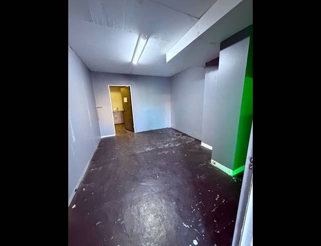 238M² OFFICE TO LET IN POINT WATERFRONT